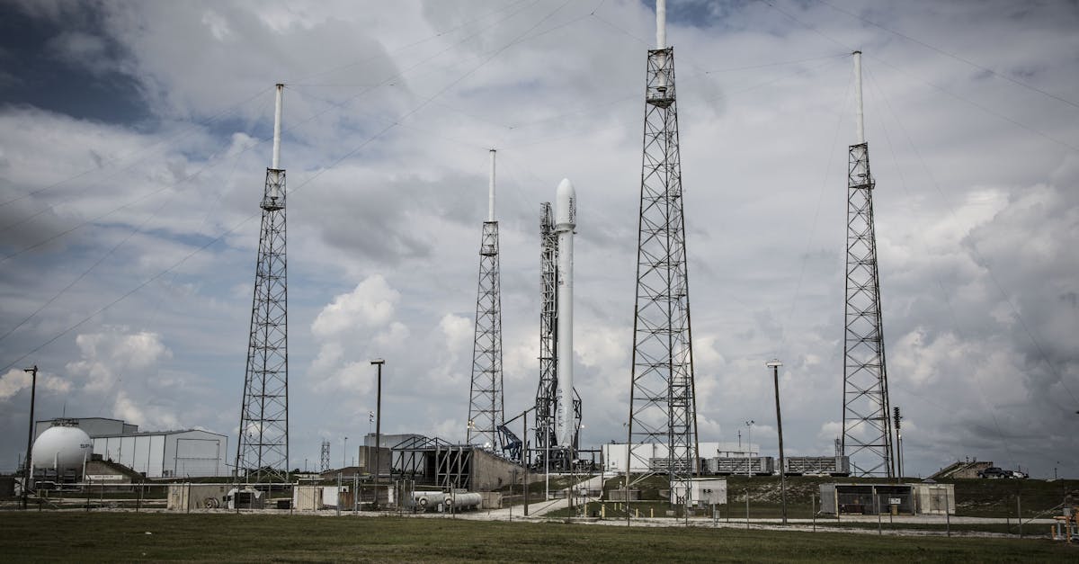 découvrez tout ce qu'il faut savoir sur le carburant pour tondeuse à gazon : types de carburants, conseils d'utilisation, astuces pour entretenir votre moteur et prolonger la durée de vie de votre tondeuse.