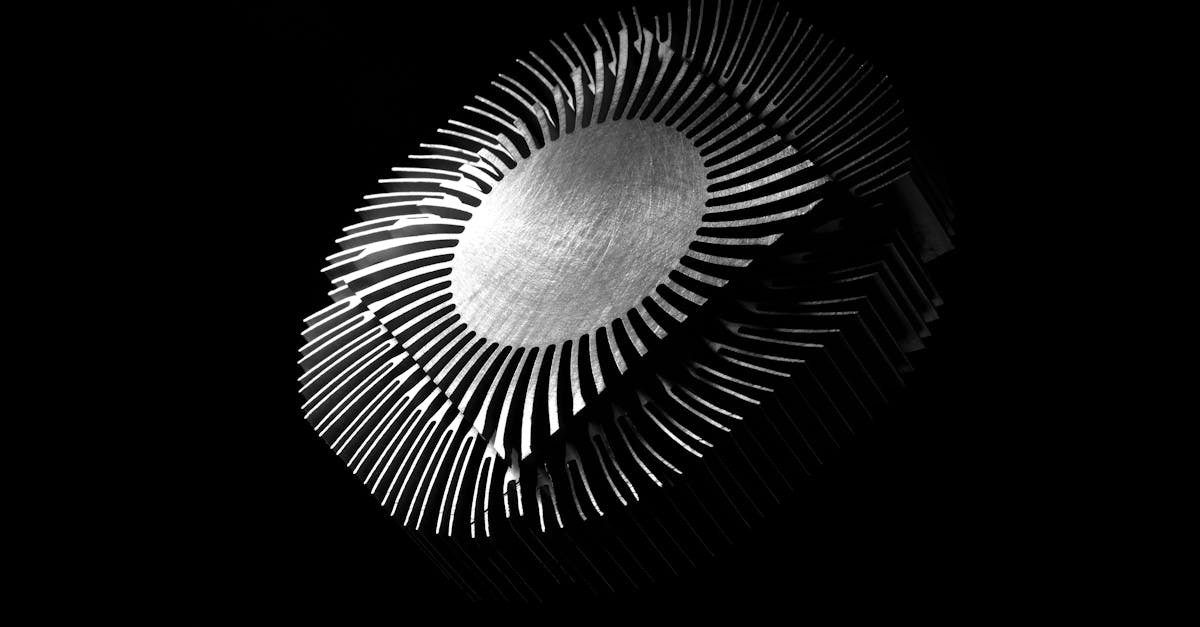 découvrez tout ce qu'il faut savoir sur les lames de tondeuse : types, entretien, remplacement et conseils pour garantir une coupe parfaite de votre pelouse.